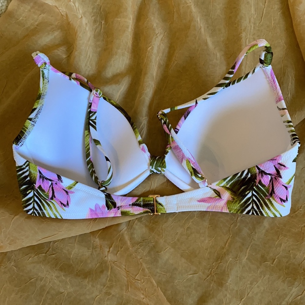 Bathing suit - Picture 2 of 6